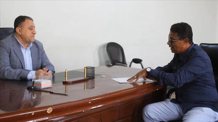 الأمين العام للمجلس المحلي بأبين يبحث ويناقش آليات دعم وتنفيذ المشاريع التنموية مع مدير عام مكتب التخطيط