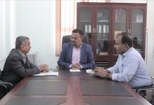 الأمين العام لمحلي حضرموت يبحث تعزيز الموارد المحلية وتحسين كفاءتها بمديريات وادي وصحراء حضرموت