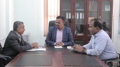 الأمين العام لمحلي حضرموت يبحث تعزيز الموارد المحلية وتحسين كفاءتها بمديريات وادي وصحراء حضرموت