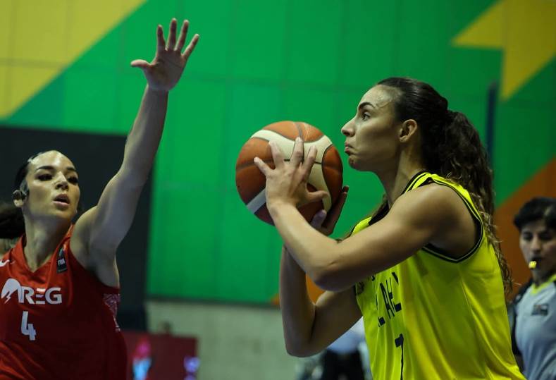 سيدات بالنادي الأهلي