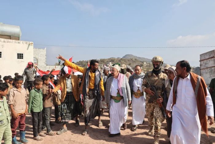 البركاني يتفقد طريق الحجرية- السواء ويؤكد أهميته كرافد تنموي لعشرات القرى