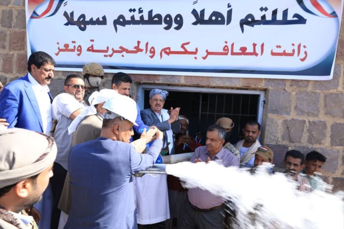 البركاني يفتتح مشروعَي مياه جديدين في تعز بدعم دولي