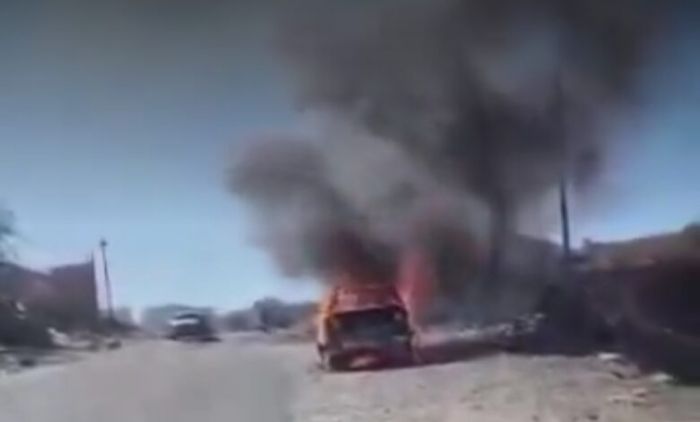 البيضاء.. مواطن يحرق سيارته بعد عبث عناصر مليشيا الحوثي بها
