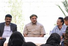 التقى القيادات النسوية المشاركات في ذكرى ديسمبر.. طارق صالح: معركتنا صنعاء