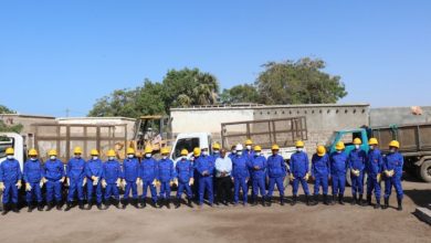 الحديدة.. السلطة المحلية بالخوخة تدشّن حملة نظافة لمخيمات النازحين تزامنًا مع دخول العام الجديد