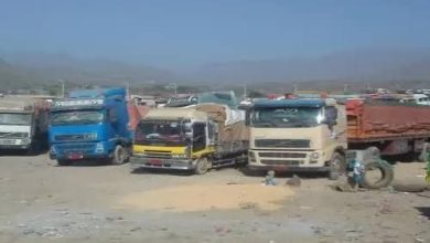 الحوثيون يعرقلون مرور الشاحنات عبر المنفذ الشرقي لتعز