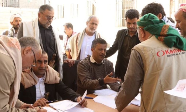 الخدمة المدنية بمأرب تفتح حافظات اثبات حضور للموظفين النازحين المتوقفة رواتبهم ومطابقة بياناتهم