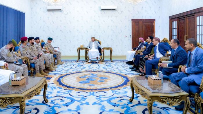 الزبيدي والمحرمي يستقبلان قيادة القوات المشتركة للتحالف العربي لبحث جهود توحيد الصفوف في مواجهة المليشيا الحوثية