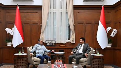 السفير بلفقيه يبحث مع نائب وزير الخارجية الإندونيسي تعزيز وتطوير التعاون الثنائي