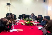 السلطة المحلية بشبوة و«إنترسوس» تبحثان معالجة الهجرة غير الشرعية