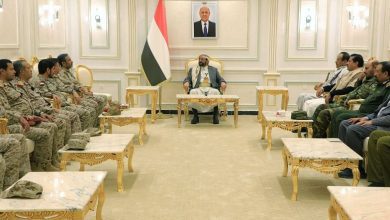 العرادة يؤكد خلال اجتماع عسكري وأمني أن القضية الوطنية الكبرى هي تحرير العاصمة صنعاء