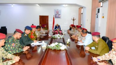 اللجنة العسكرية والأمنية بتعز تعقد اجتماعاً استثنائياً وتؤيد قرارات رئيس مجلس القيادة الرئاسي