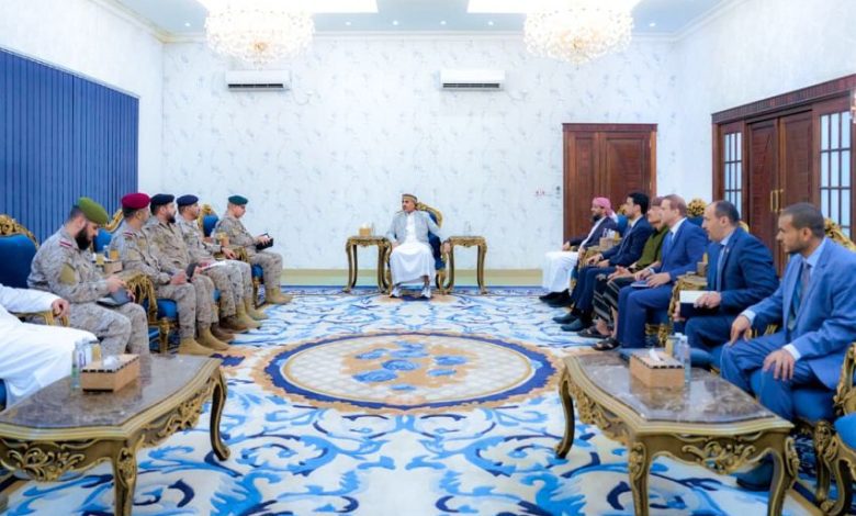 اللواء الزُبيدي يستقبل قيادة القوات المشتركة لقوات تحالف دعم الشرعية