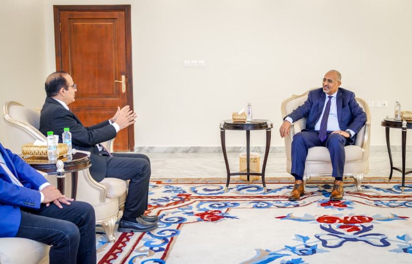 اللواء الزُبيدي يطّلع على الوضع الصحي في عدن والمحافظات المحررة