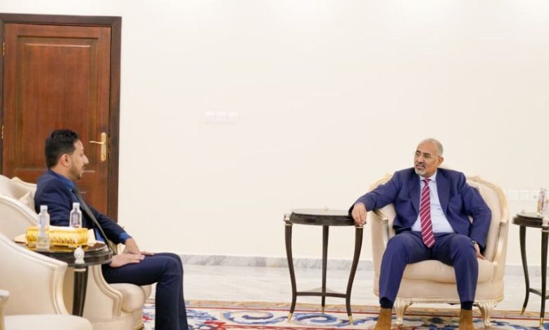 اللواء الزُبيدي يطّلع على سير العمل بهيئة الأراضي وخططها المستقبلية