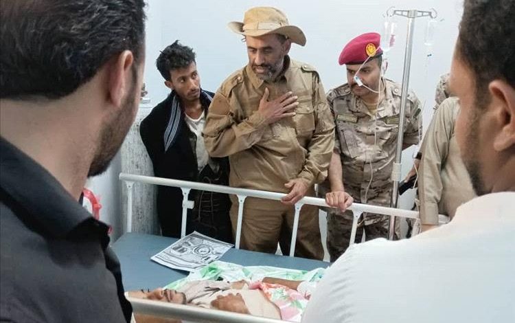 اللواء مرصع يزور المصابين في الحادث المروري المتواجدين بمستشفي الغيضة