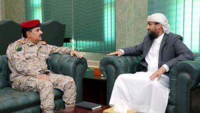 المحرّمي يناقش مع وزير الدفاع مستجدات الأوضاع العسكرية وجهود رفع الجاهزية القتالية