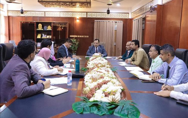 الوزير السقطري يبحث مع نائب مدير برنامج الغذاء العالميWFP في بلادنا دعم مشاريع القطاعين الزراعي والسمكي في ظل التحديات المناخية