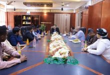 الوزير السقطري يناقش مع أمين محلي المهرة أولويات المحافظة في القطاعين الزراعي والسمكي