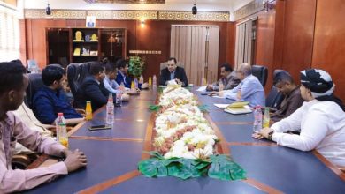 الوزير السقطري يناقش مع أمين محلي المهرة أولويات المحافظة في القطاعين الزراعي والسمكي