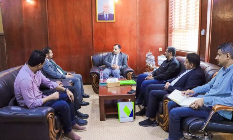 الوزير السقطري يناقش مع مؤسسة صلة للتنمية المشاريع المنفذة بالقطاعين الزراعي والسمكي