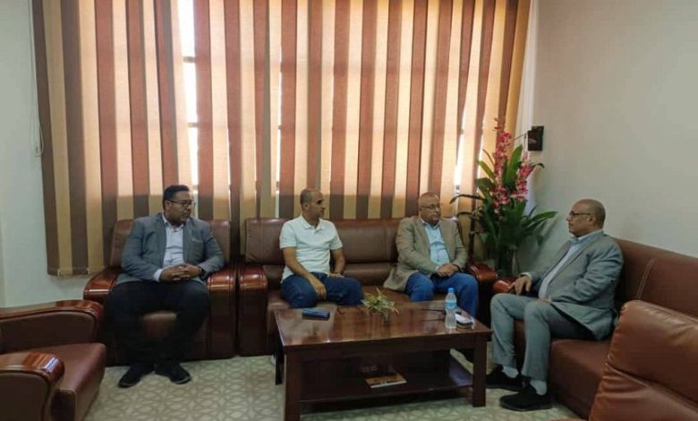 الوزير باذيب يطلع على مستجدات المشاريع الاستراتيجية بشركة تيليمن بعدن