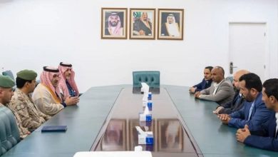 الوفد الحكومي المفاوض يلتقي السفير السعودي لدى اليمن