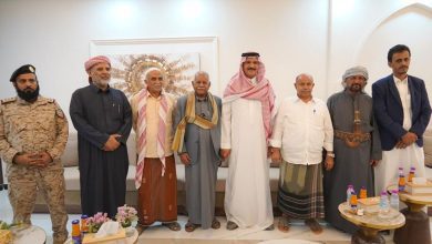 الوفد السعودي ومحافظ حضرموت يلتقيان قيادات الكتلة البرلمانية واعضاء مجلس الشورى ومرجعيات القبائل
