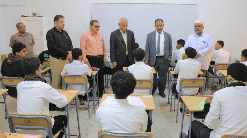 الوكيل العامري يدشّن امتحانات الفصل الدراسي الأول بوادي حضرموت