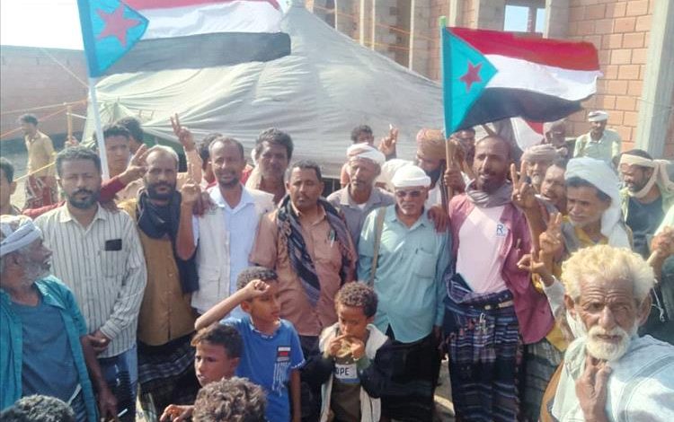 انتقالي المضاربة يقيم فعالية جماهيرية كبرى في مخيم الاعتصام عقبتها مسيرة جابت شوارع المديربة