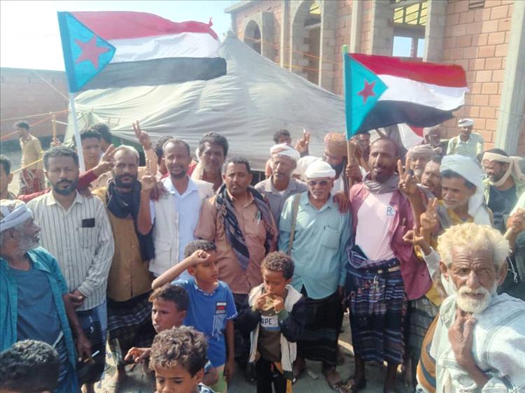 انتقالي المضاربة يقيم فعالية جماهيرية كبرى في مخيم الاعتصام عقبتها مسيرة جابت شوارع المديربة