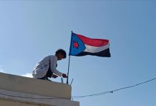 انتقالي خنفر يدشّن رفع العلم الجنوبي في عددٍ من المؤسسات الحكومية