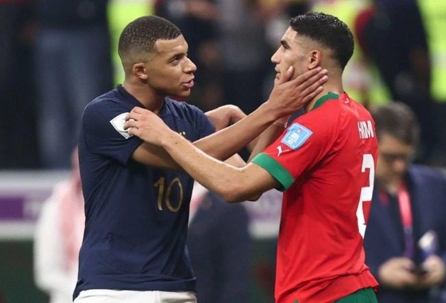 بدعوة من حكيمي.. مبابي يصل الرباط لدعم المغرب أمام مالي في أمم إفريقيا – كل الكورة