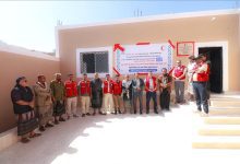 برعاية محافظ شبوة.. الهلال الأحمر اليمني يفتتح مشروع بناء فصول دراسية في مدرسة شرشور بمديرية حبان