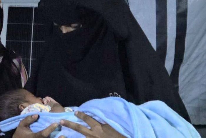 بعملية مشتركة.. أمن الخوخة يعيد طفلة رضيعة لوالديها ويوقف المختطفين