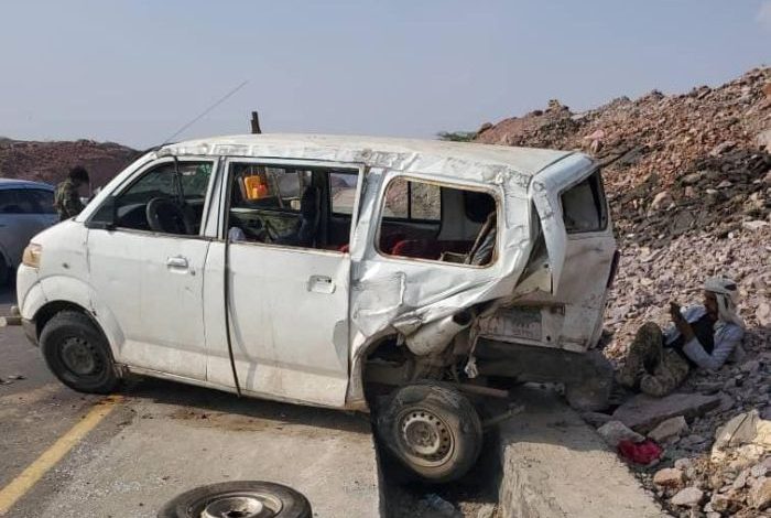 تعز.. حادث مروري مروّع يودي بحياة شخصين على طريق الكدحة