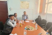 تعز.. حيدر يناقش مع المركز السويدي الدولي تنفيذ مشروع مساعدات غذائية للأسر الأشد فقرًا في موزع