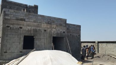 تعز.. مدير عام ذو باب المندب يتفقد سير العمل في مشروع مرفق 22 مايو الصحي بالبحصة