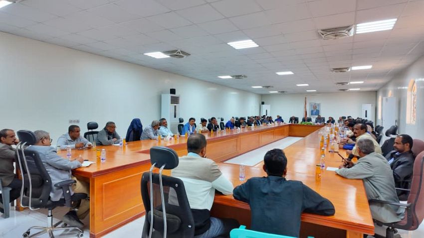 تنفيذي شبوة يناقش تقريري مكتب الصناعة والتجارة وفرع الهيئة العامة للمواصفات ومشروع موازنة المحافظة