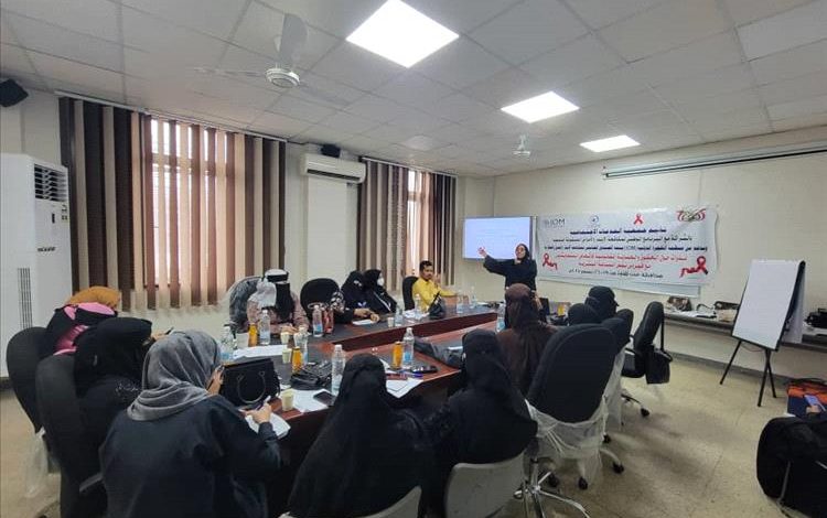 جمعية الخدمات الاجتماعية تواصل أعمال الندوات لتعزيز الوعي القانوني بحقوق المتعايشين مع فيروس نقص المناعة بعدن
