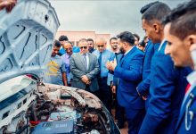 خريجو هندسة عدن يحوّلون سيارة بنزين إلى كهربائية ذكية بالكامل