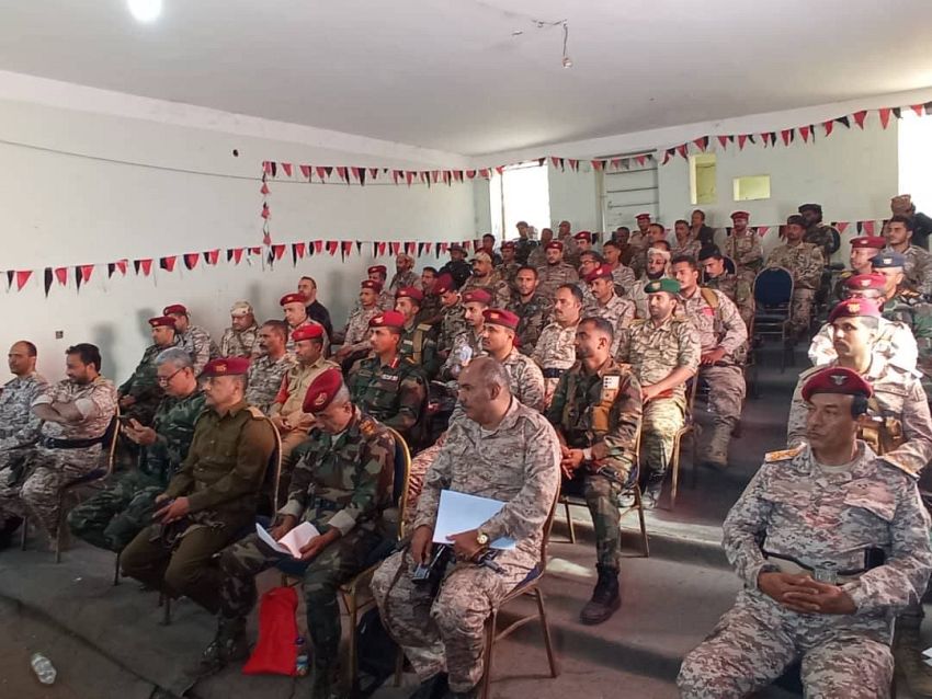 رئيس أركان محور تعز يدشن التحليل السنوي للواء 170 دفاع جوي