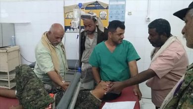 رئيس انتقالي لودر يطمئن على صحة جرحى الحزام الأمني في منطقة الفيض