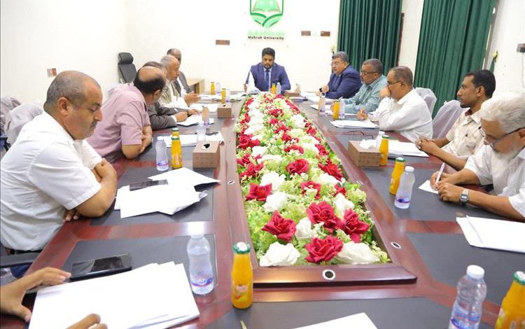 رئيس جامعة المهرة يترأس الاجتماع الاعتيادي لمجلس الجامعة لدورته الثانية للعام الجامعي 2025–2026م