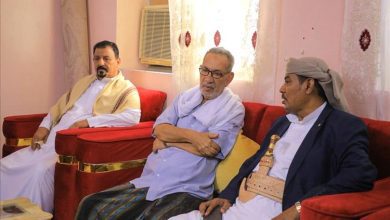 رئيس حلف قبائل حضرموت الجديد يزور أسرة شهيد الهبة الحضرمية عمر بازنبور ويؤكد الوفاء لمسيرة الشهداء