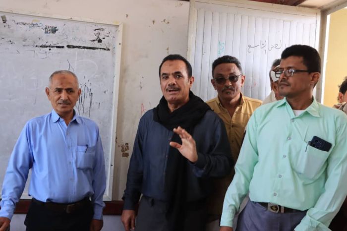 رئيس قطاع التعليم بالمكتب السياسي يزور جامعة الحديدة