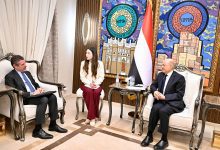 رئيس مجلس القيادة يؤكد الالتزام الصارم بإنفاذ القرارات السيادية ويحذر من تداعيات التمرد على أمن اليمن والمنطقة