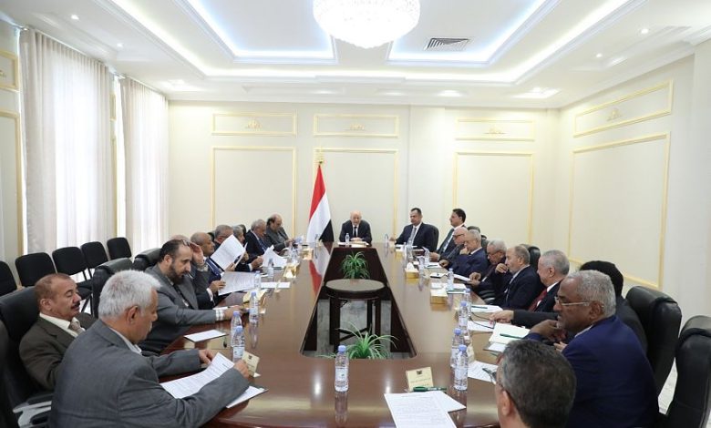 رئيس مجلس القيادة يثمن عاليا استمرار جهود الوساطة السعودية الإماراتية من اجل خفض التصعيد في المحافظات الشرقية