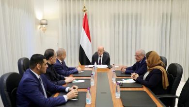 رئيس مجلس القيادة يجتمع برئاسة هيئة التشاور والمصالحة