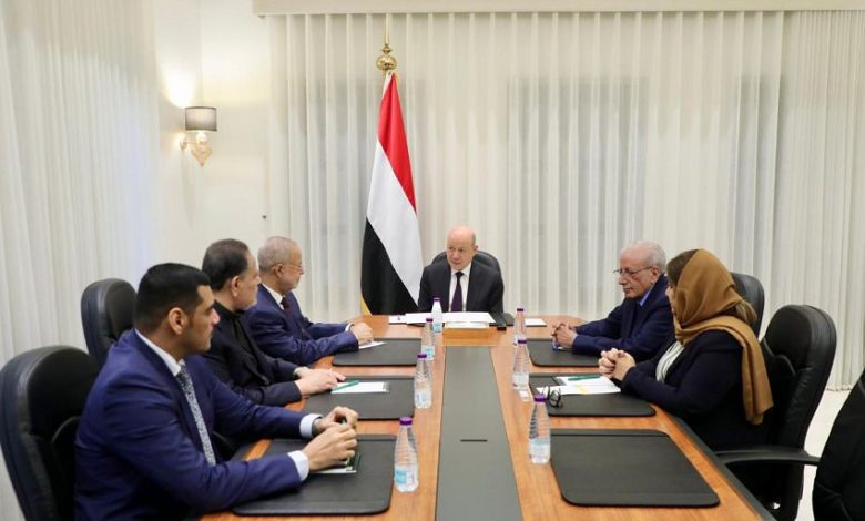 رئيس مجلس القيادة يجتمع برئاسة هيئة التشاور والمصالحة